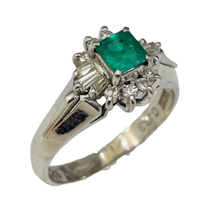 Pt900 リング E0.33ct MD0.26ct